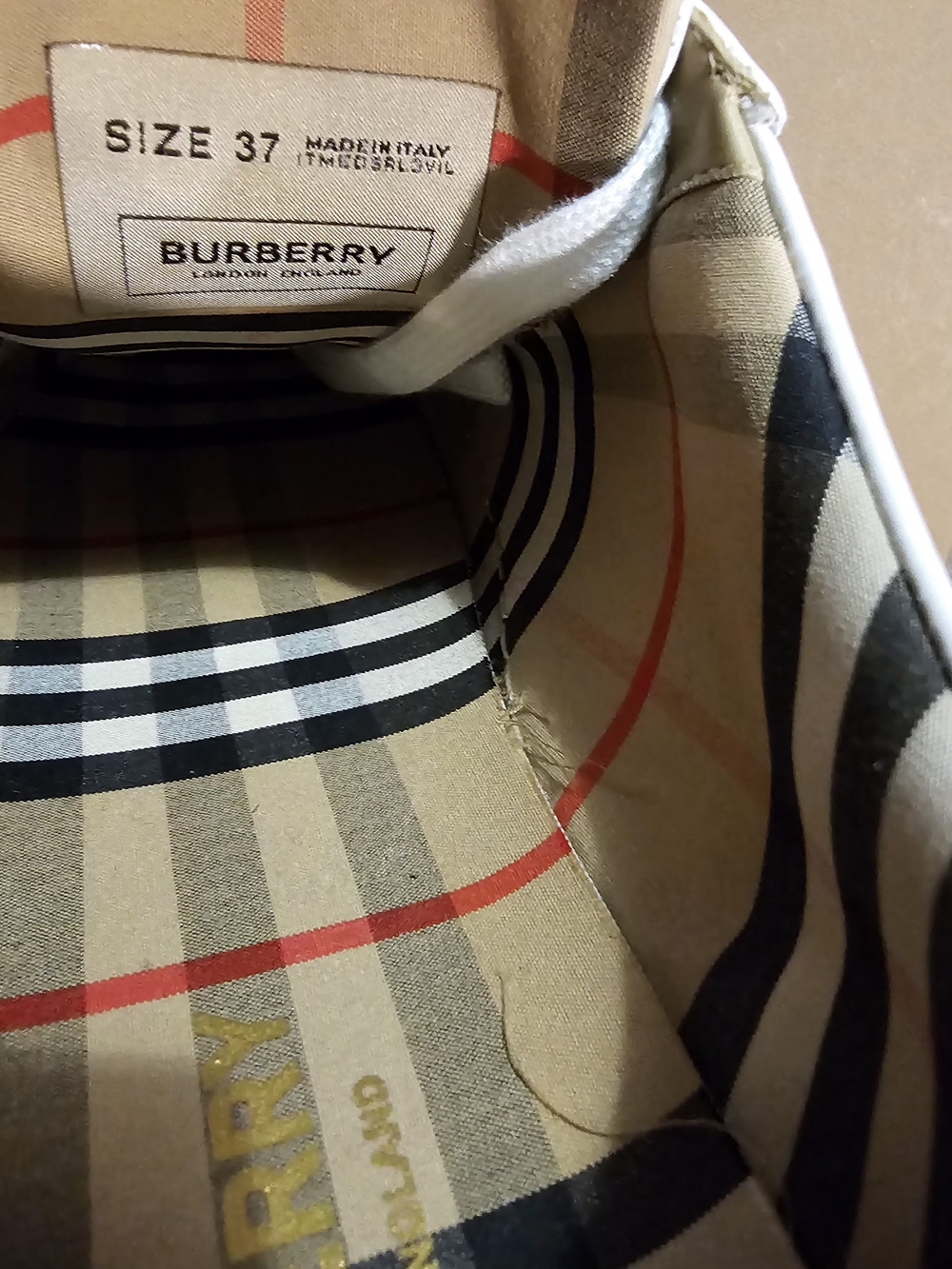 Burberry White Low-Top Leather Sneakers with Gold Logo - Picture 8 of 14